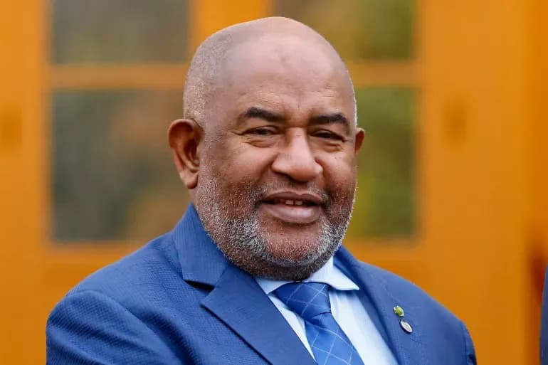 Madaxweynaha Comoros oo ka badbaaday isku day dil