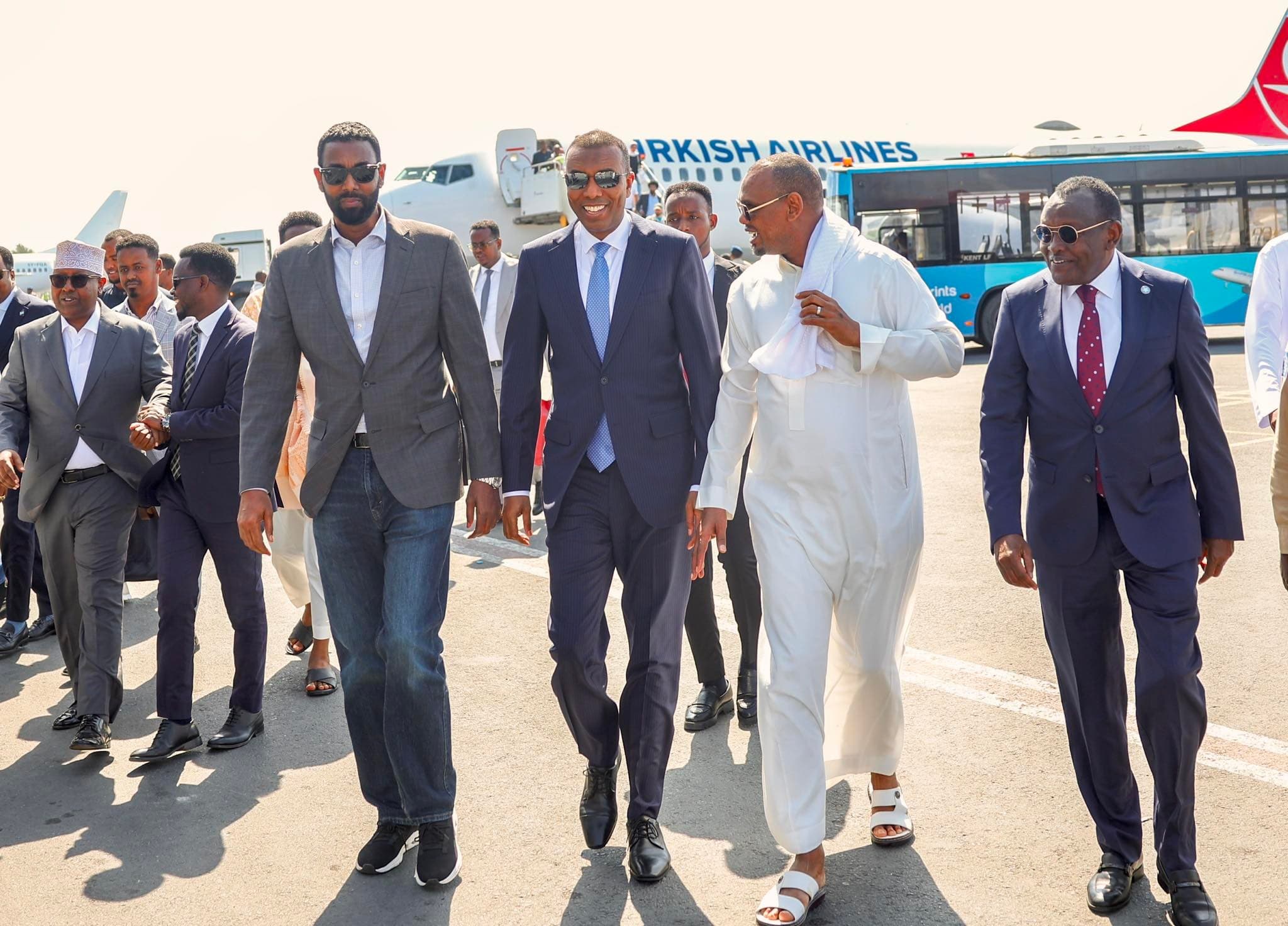 Ra’iisul Wasaare Xamse oo ka soo laabtay safarkii dibadeed ee ugu dheeraa.