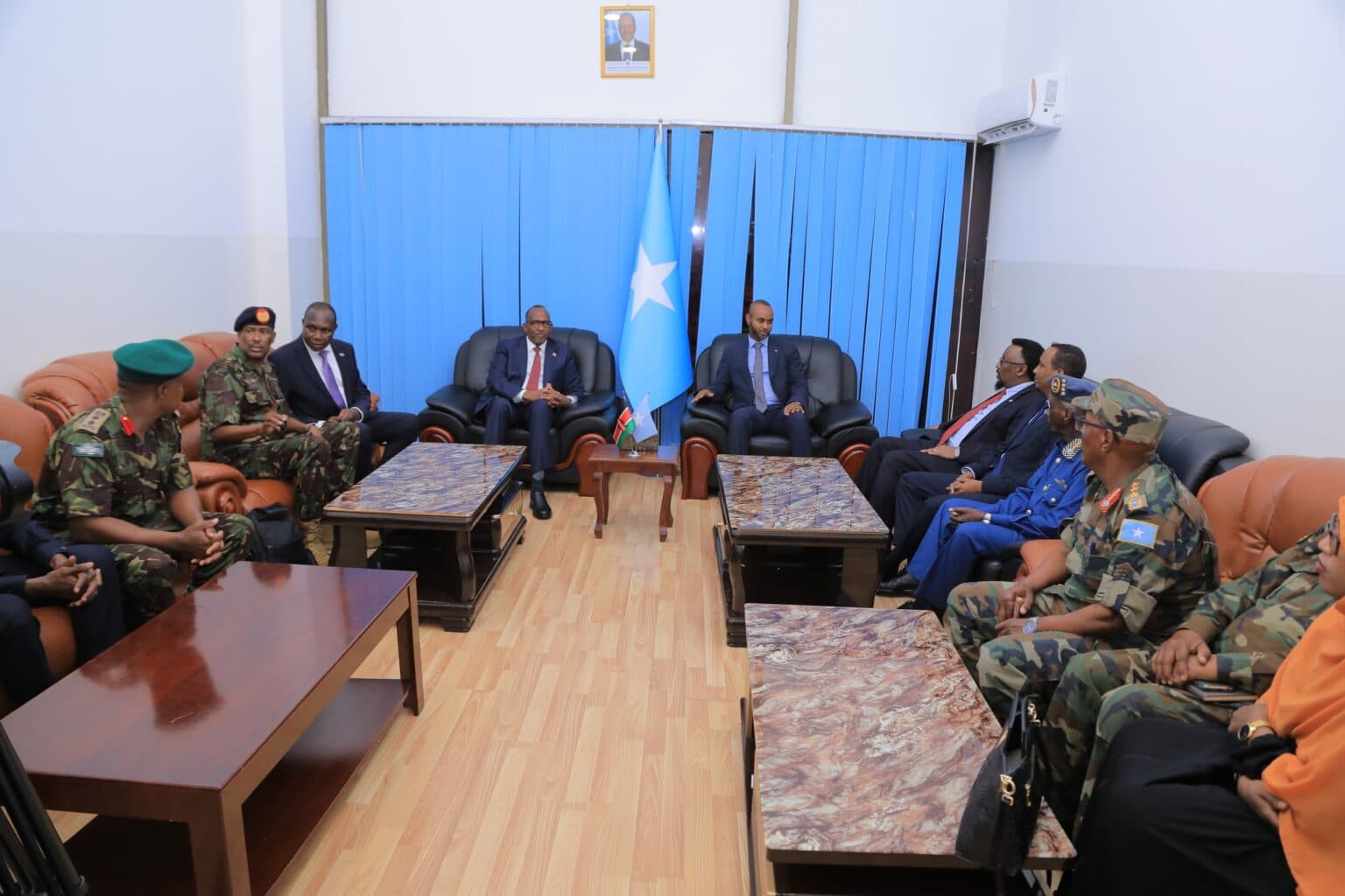 Wasiirka Gaashaandhigga Kenya oo soo gaaay Muqdisho