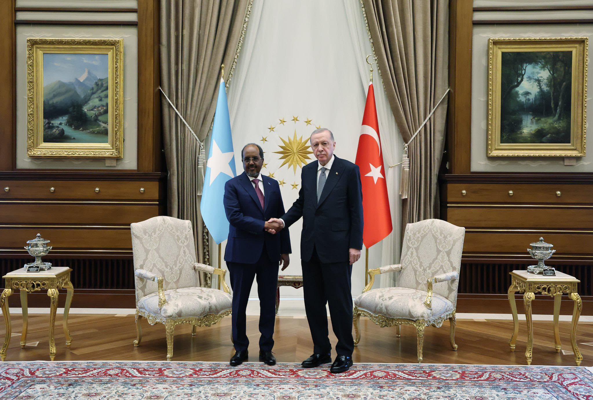 Erdogan iyo Xasan Sheekh oo ka wada hadlay xiriirka labada dal