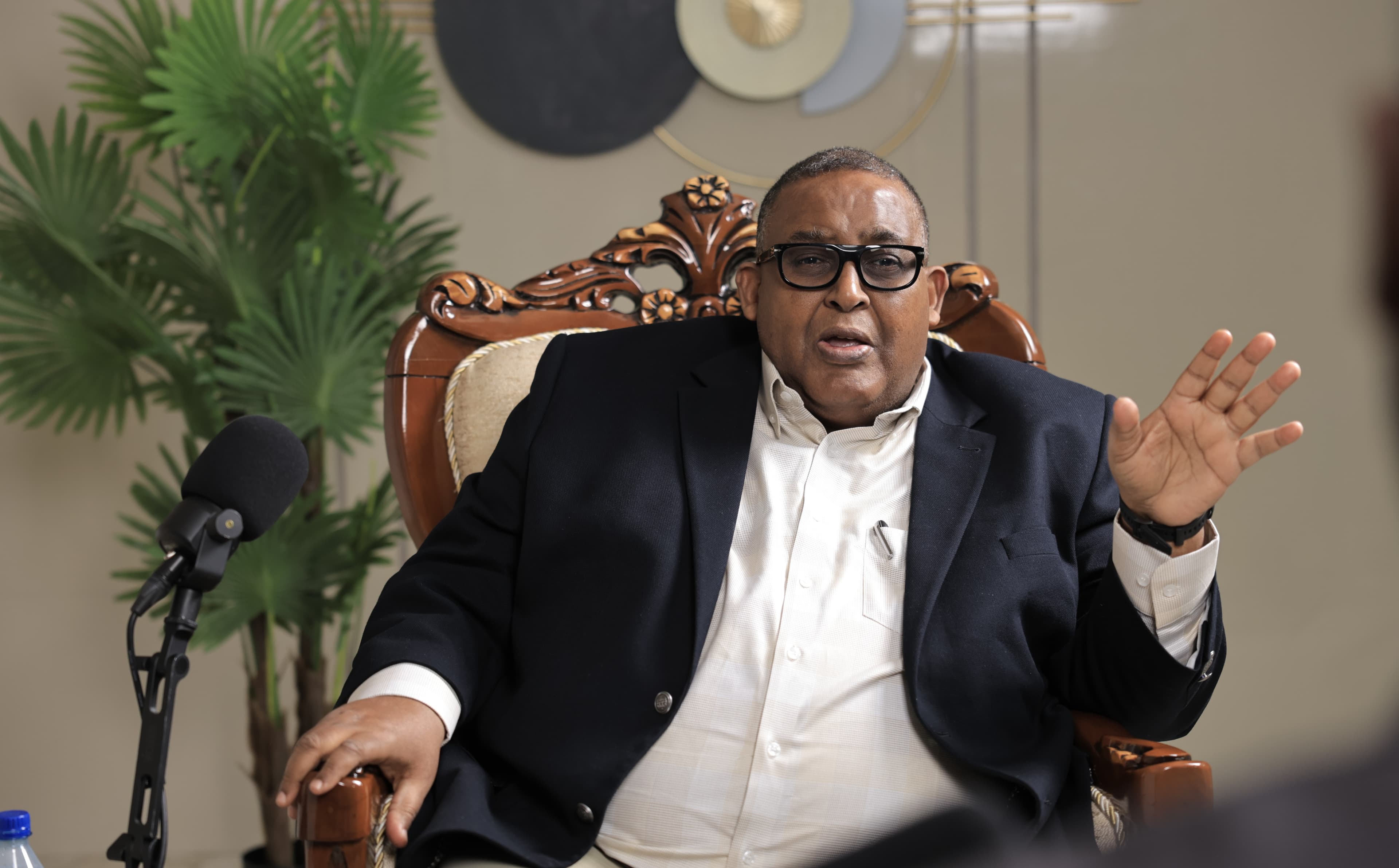 Madaxweyne mise Ra'iisul Wasaare mar kale? Muxuu yahay damaca Cumar Cabdirashiid?