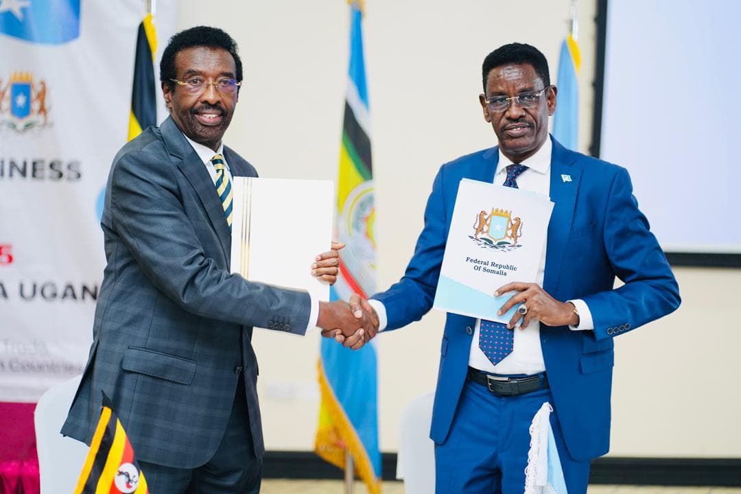 Soomaaliya iyo Uganda Oo Saxiixday Heshiisyo Laba-geesood Ah oo Ku Saabsan Amniga, Waxbarashada iyo Socdaalka