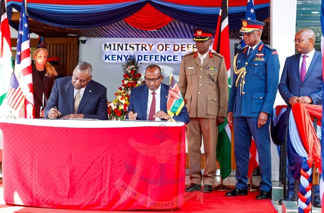 Kenya iyo Mareykanka oo kala saxiixday iskaashi dhanka difaaca ah