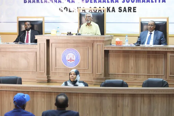 Aqalka Sare  oo digniin u diray 20 senator oo ka maqnaa fadhiga Golaha