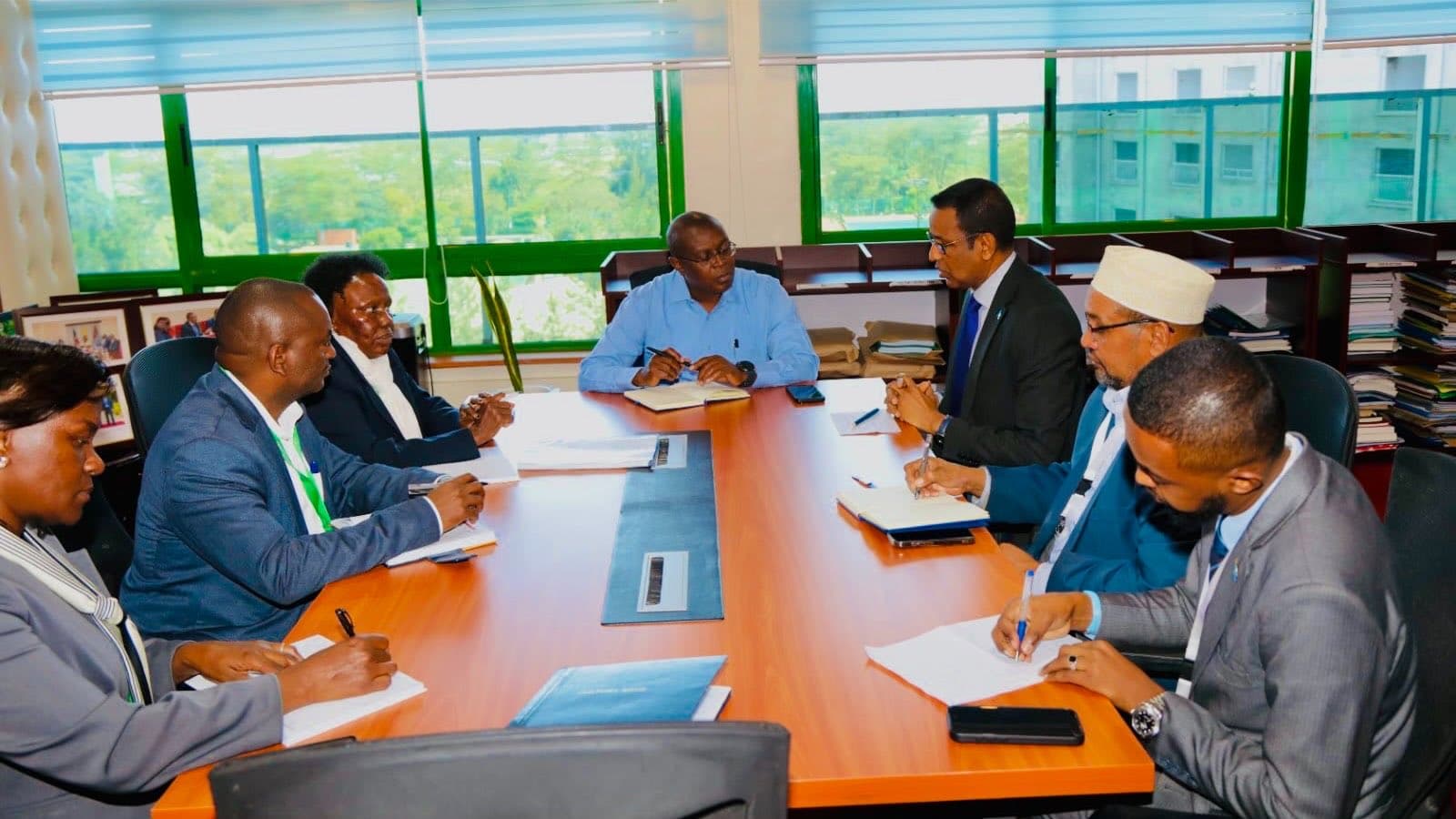 Safaaradda Soomaaliya ee Kenya oo dadaal ugu jirta xallinta caqabadaha ardayda Soomaaliyeed
