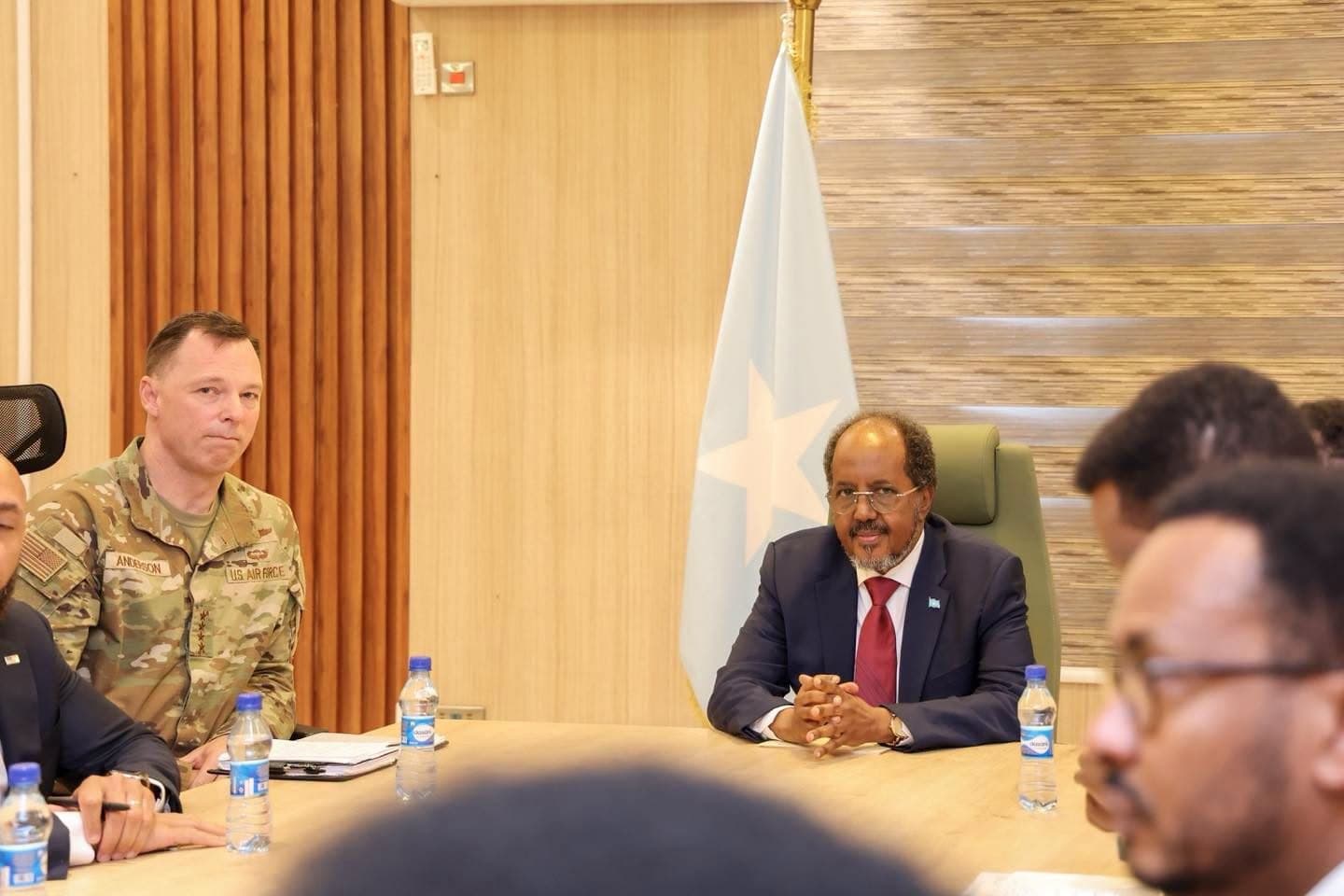 Maxay kawada hadleen Madaxweynaha Soomaaliya iyo Taliyaha AFRICOM?