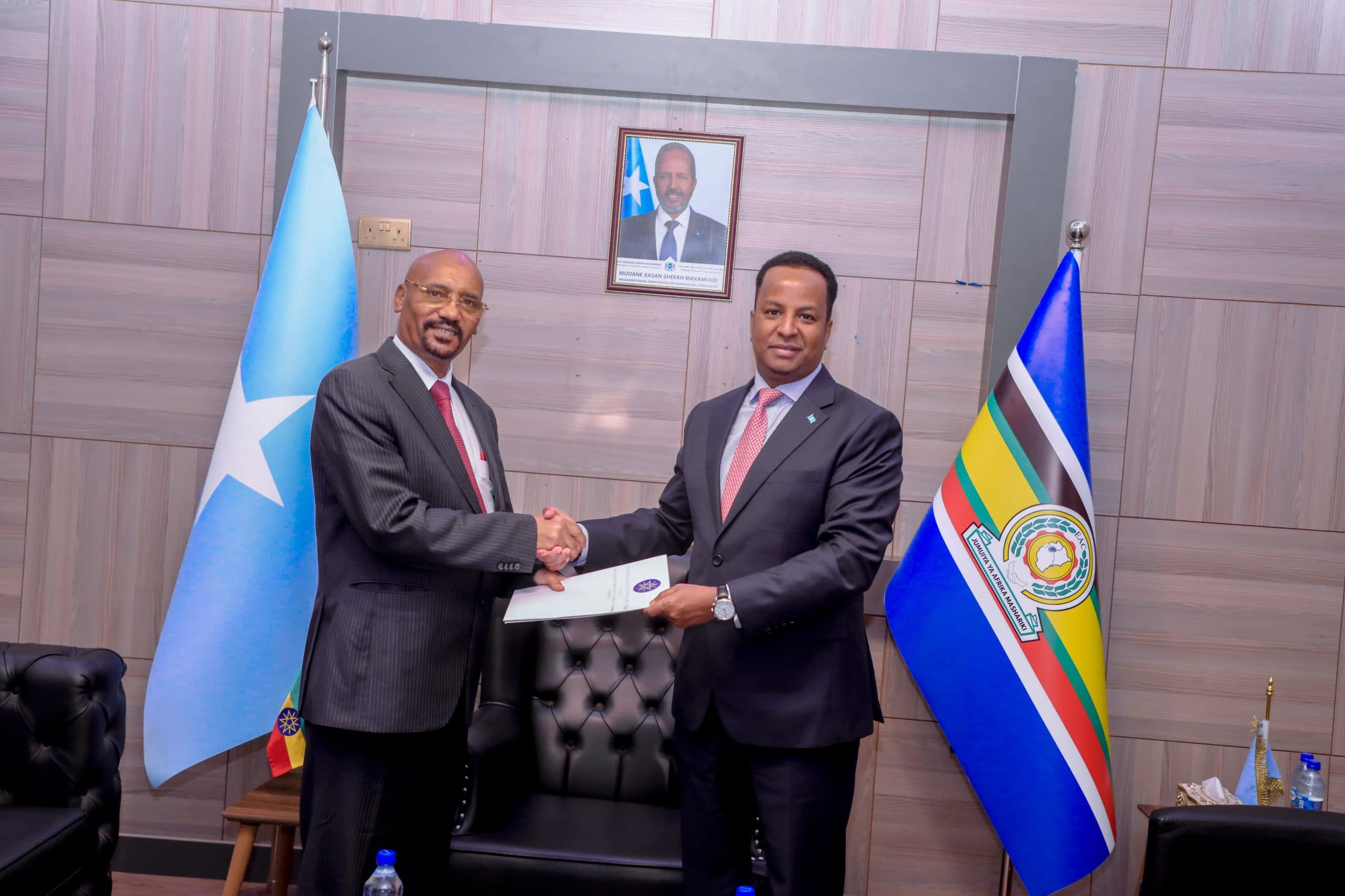 Wasiirka Arrimaha Dibadda oo aqoonsiga ka guddoomay Safiirka Itoobiya