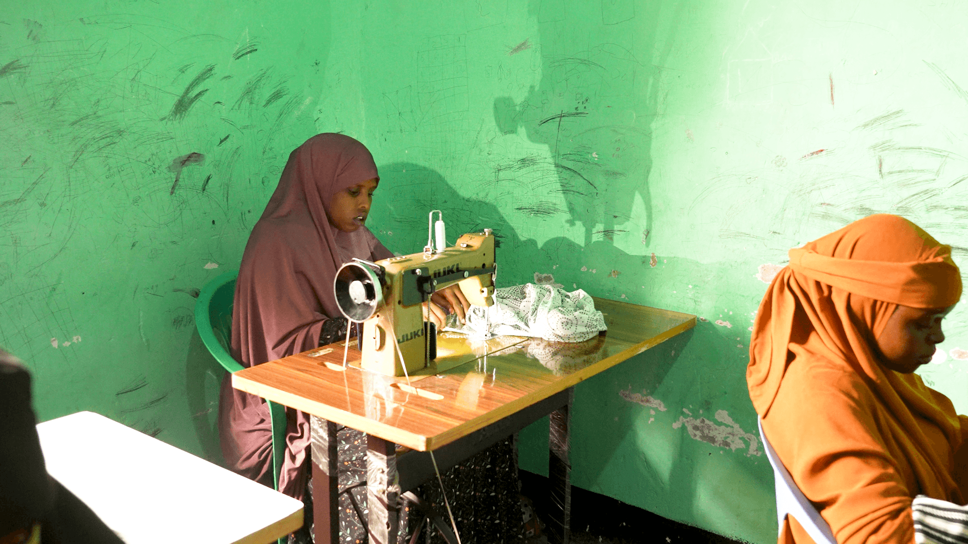 Gabdho baranaya xirfadda dhar tolidda 