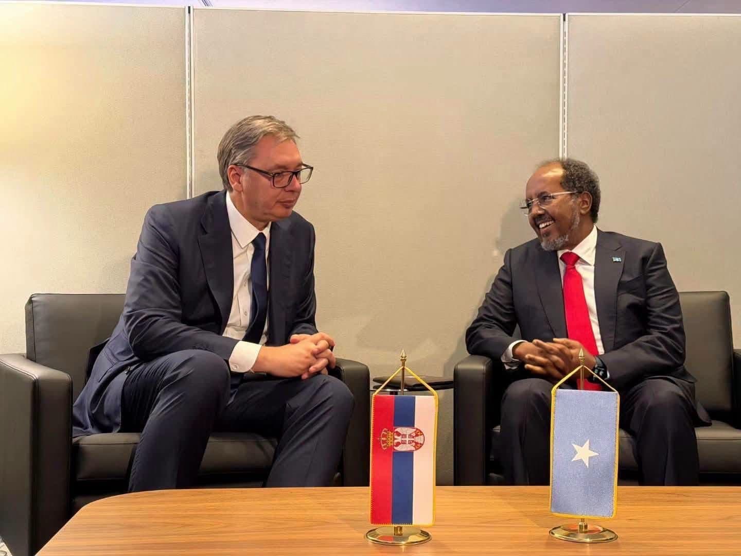 mw xasan iyo  Aleksandar Vučić j