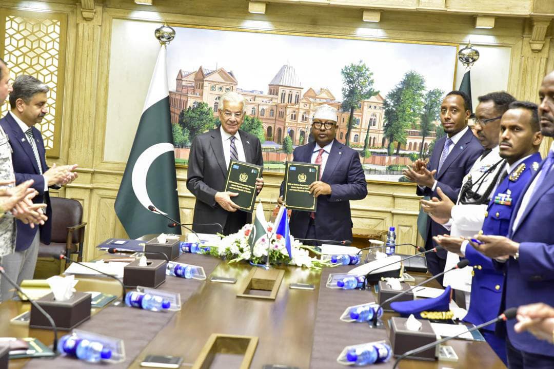 Soomaaliya iyo Pakistan oo kala saxiixday is-afgarad iskaashi oo dhinaca difaaca ah