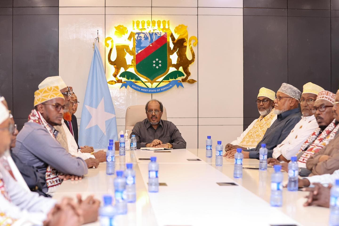 Madaxweyne Xasan oo raadinaya taageerada odayaasha K.Galbeed ee doorasho qof iyo cod ah