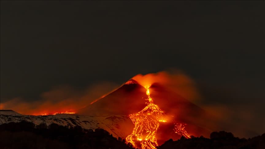 Daawo: Folkaanada buurta Etna oo mar kale qaraxday