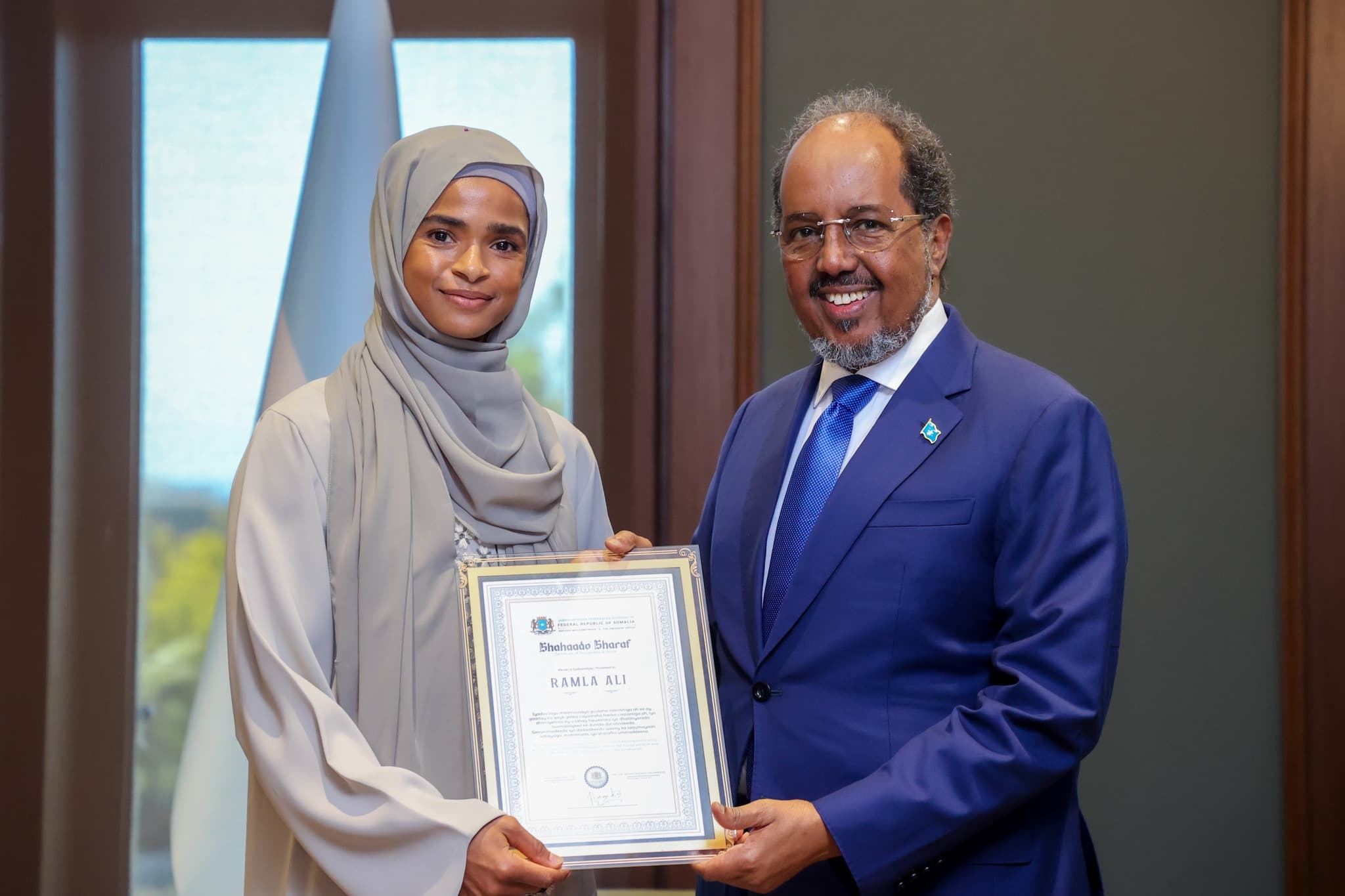 Madaxweyne Xasan Sheekh oo Abaalmarin Guddoonsiiyay Feeryahan Ramla Ali
