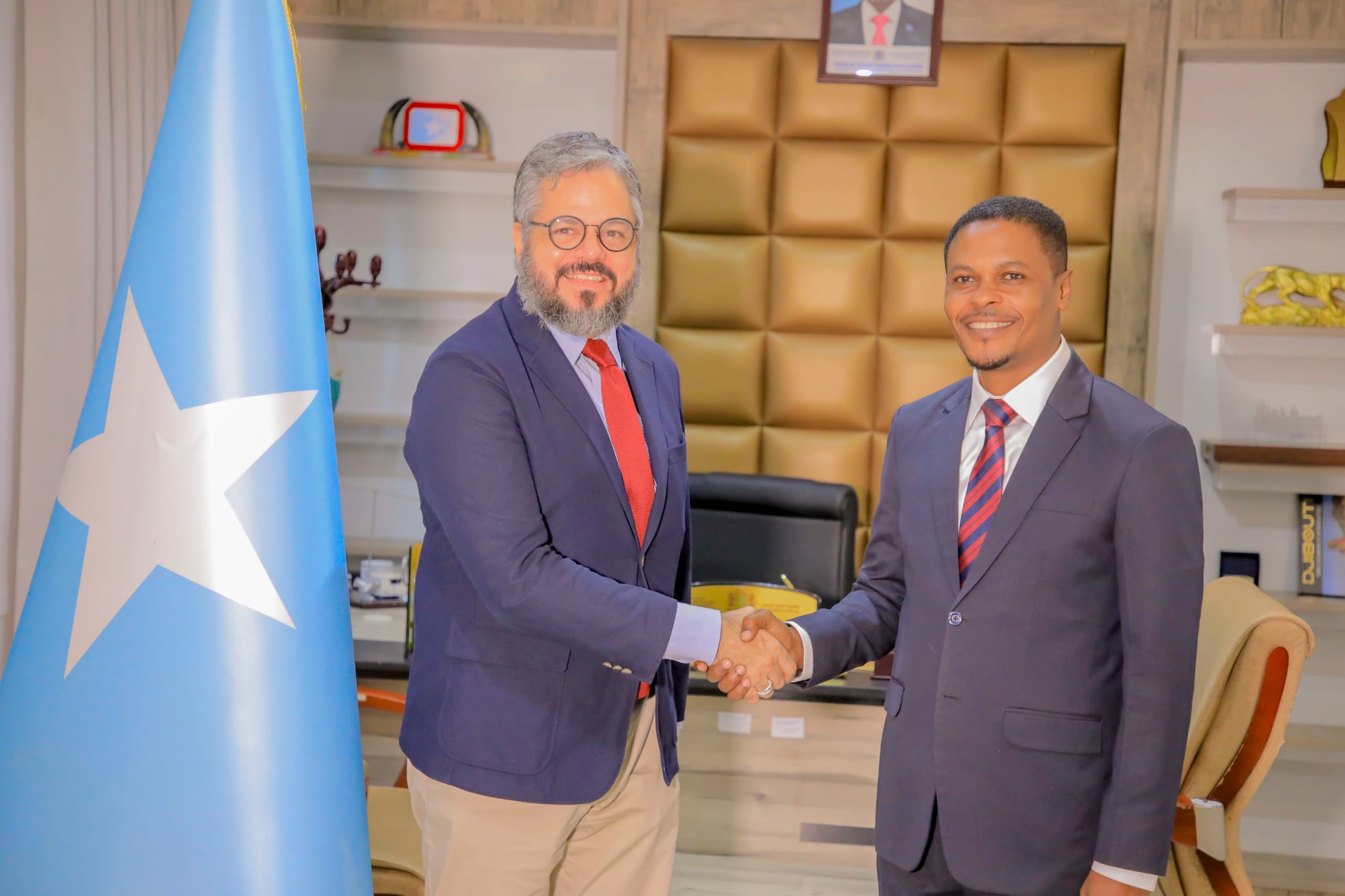 Soomaaliya iyo IOM oo ka wada hadlay kaalinta warbaahinta ee ka hortagga halista tahriibka