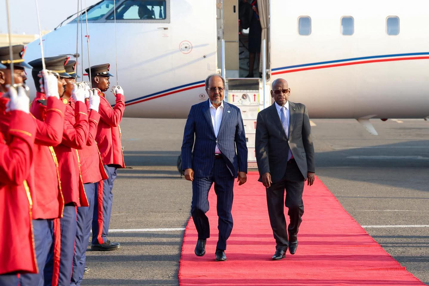 Madaxweyne Xasan Sheekh oo ka qeyb galaya caleemo-saarka Geelle