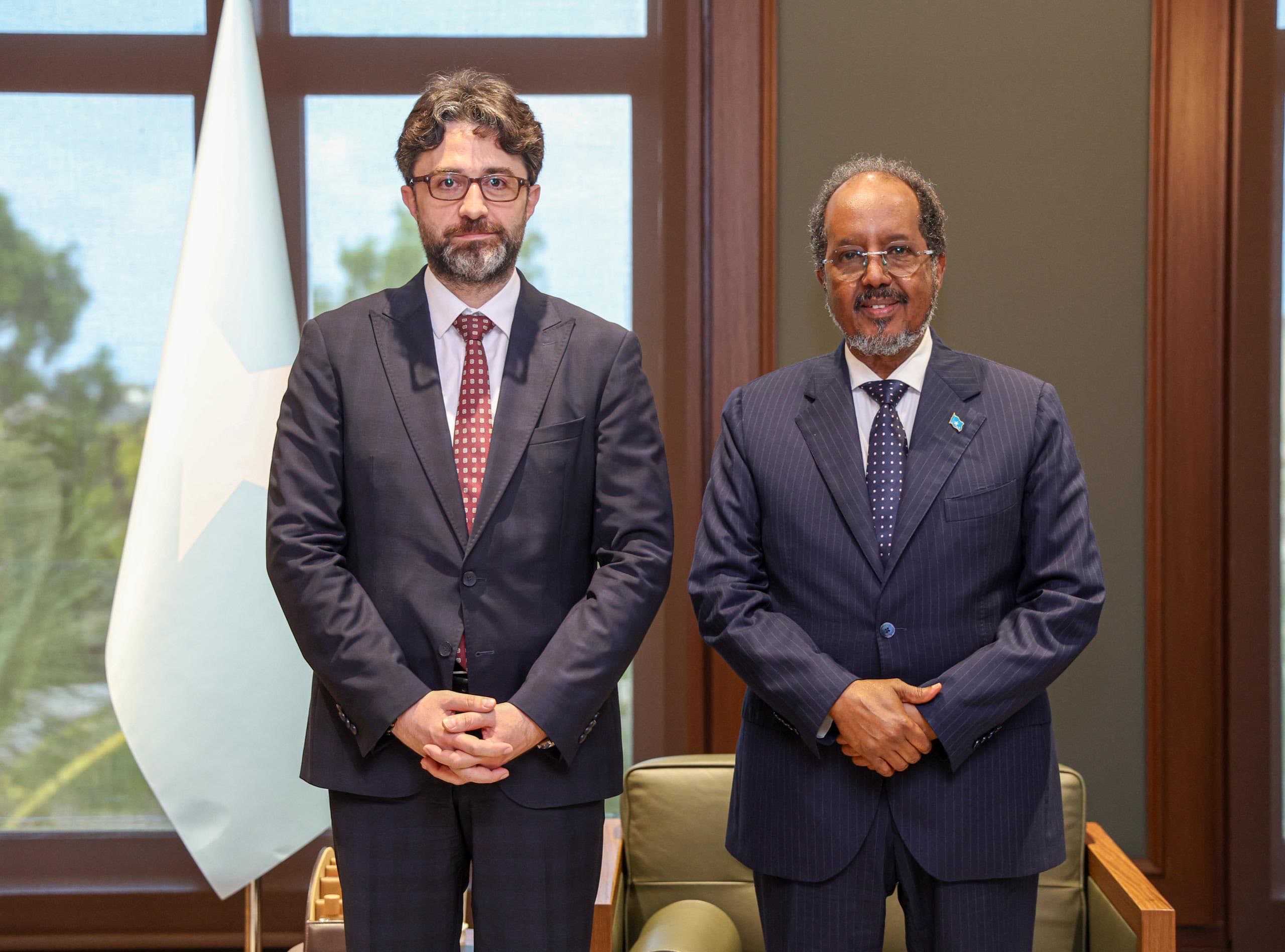 Maxay kawada hadleen madaxweyne Xasan Sheekh iyo safiirka Turkiga?