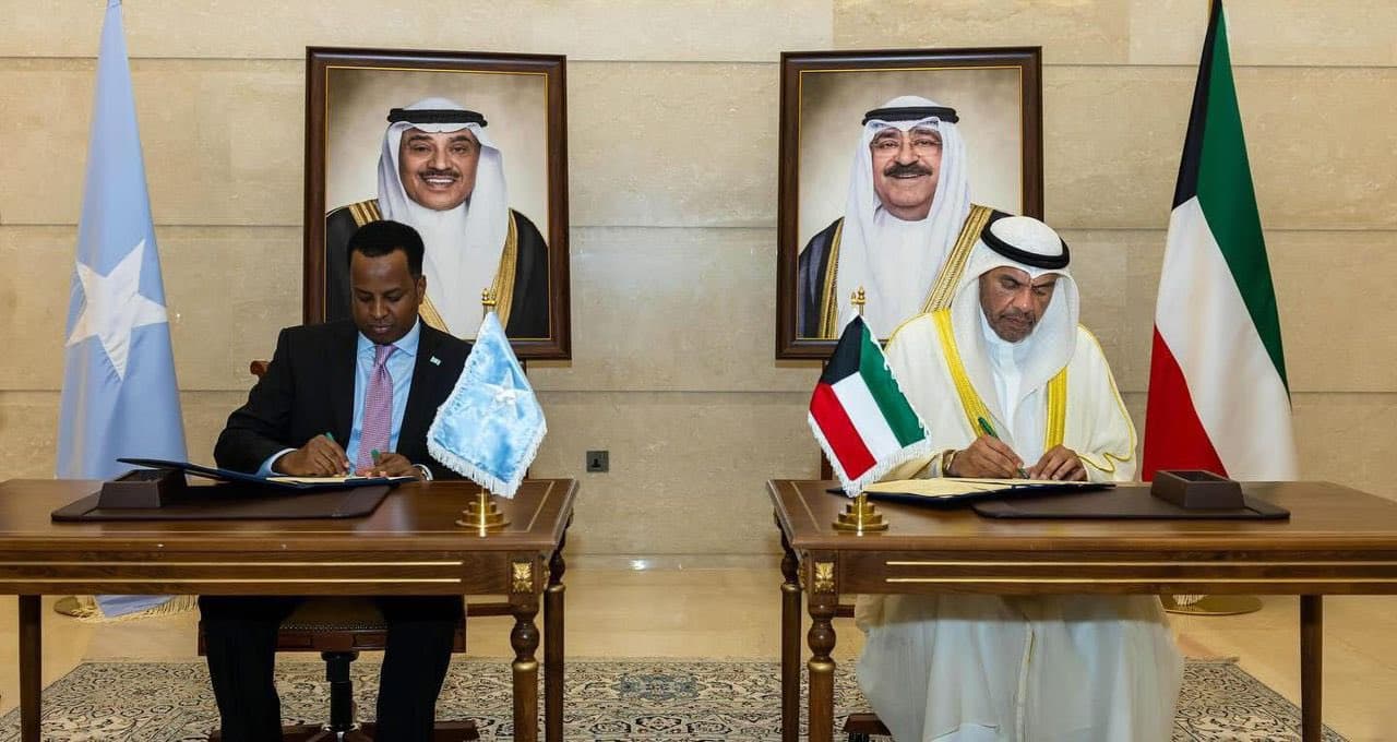Soomaaliya iyo Kuwait oo Kala Saxiixday Heshiis Diblumaasiyadeed