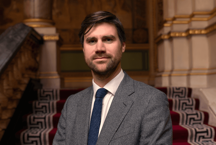 Danjiraha Cusub ee UK oo Soo Gaaray Muqdisho si uu Xilka Ula Wareego