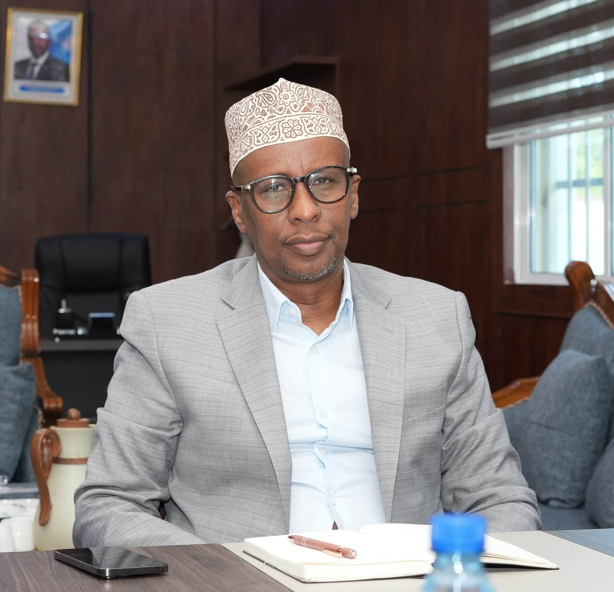 Wasiirka Tamarta Soomaaliya oo sharaxay sababta shirkadaha korontada Muqdisho ay qiimaha u kordhiyeen