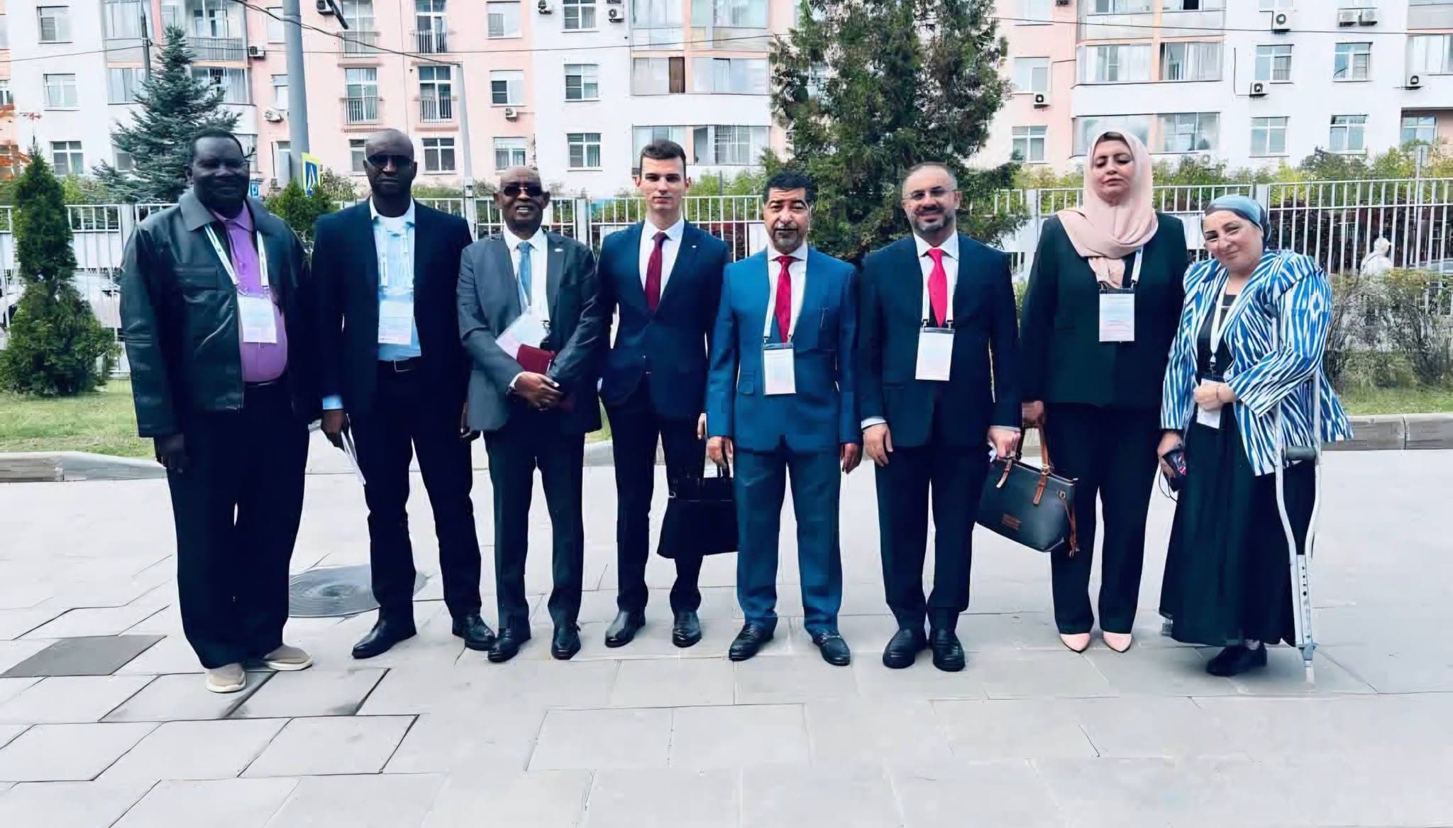 Wafdi Jabuuti ah oo ka qeyb qaadanaya kormeerka doorashada aqalka hoose ee Baarlamaanka Ruushka