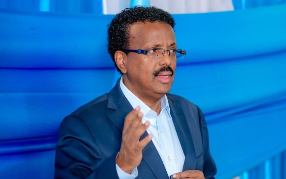 Muxuu Farmaajo ka yiri hirgelinta Dastuurka cusub?