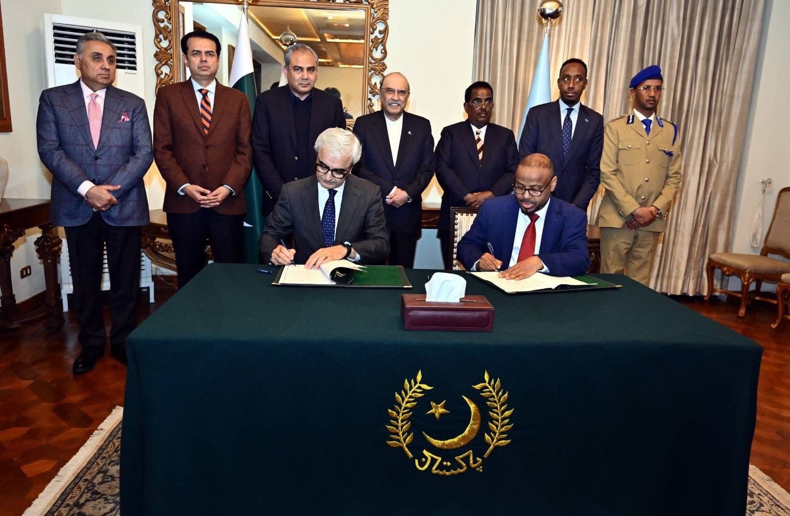 Soomaaliya iyo Pakistan oo ku heshiiyay in diblomaasiyiinta laga dhaafo fiisaha