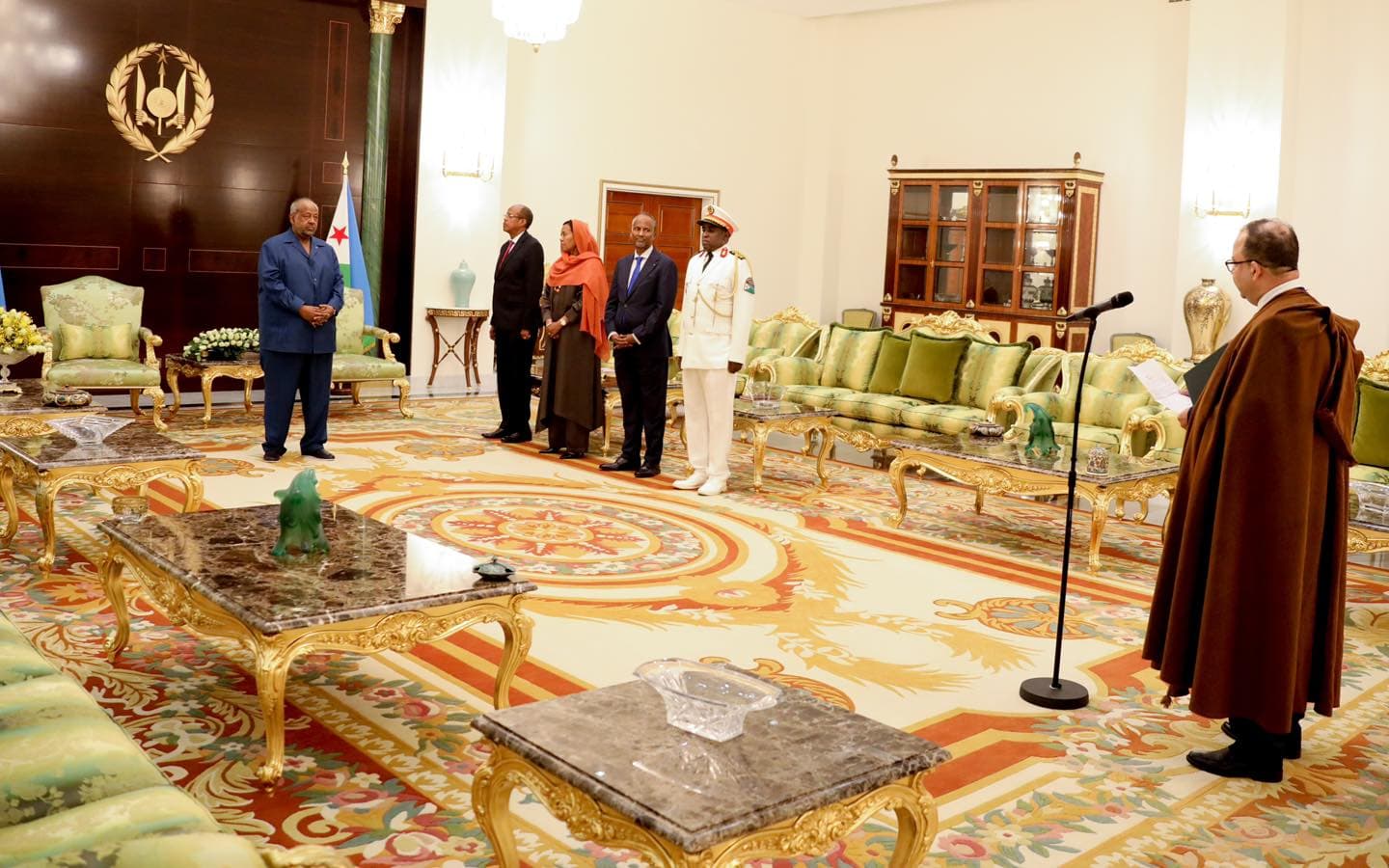 Geelle oo 3 safiir ka guddoomay warqadaha aqoonsiga