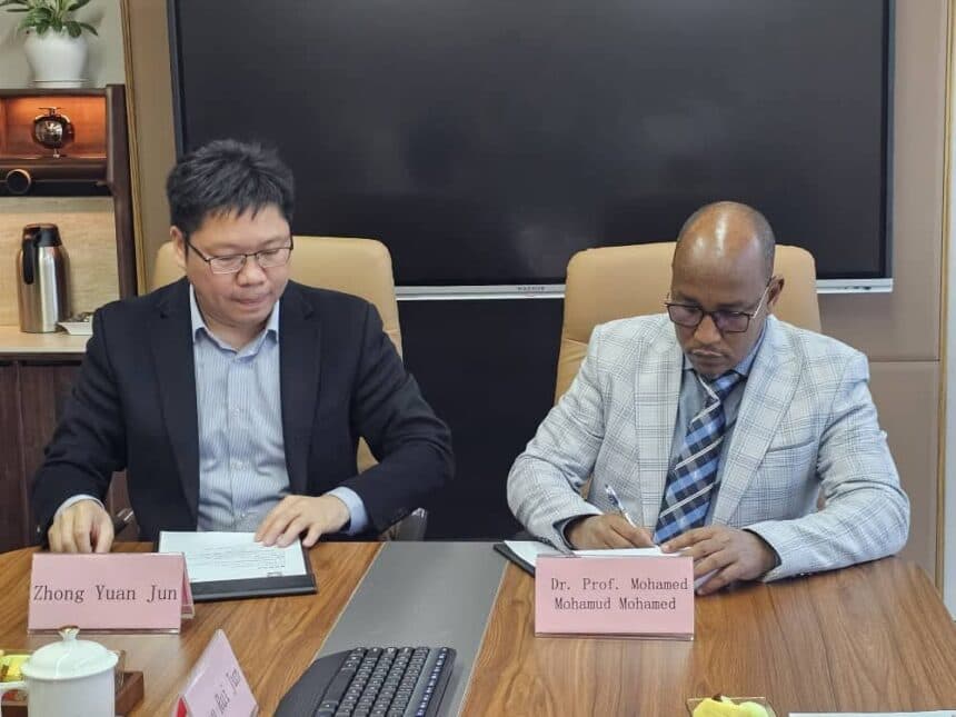 Jaamacadda Ummadda iyo Machadka China-Africa oo kala saxiixday heshiis cilmi-baaris ah