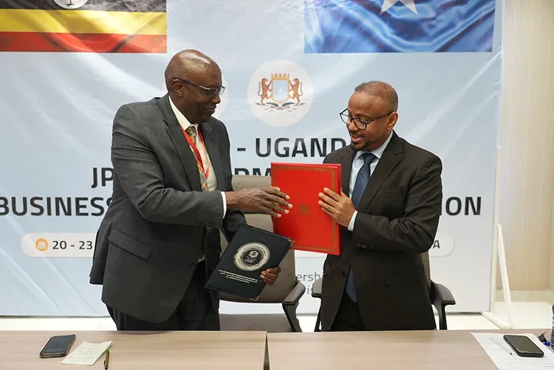 Soomaaliya iyo Uganda oo kala saxiixday heshiis lagu ilaalinayo xuquuqda shaqaalaha
