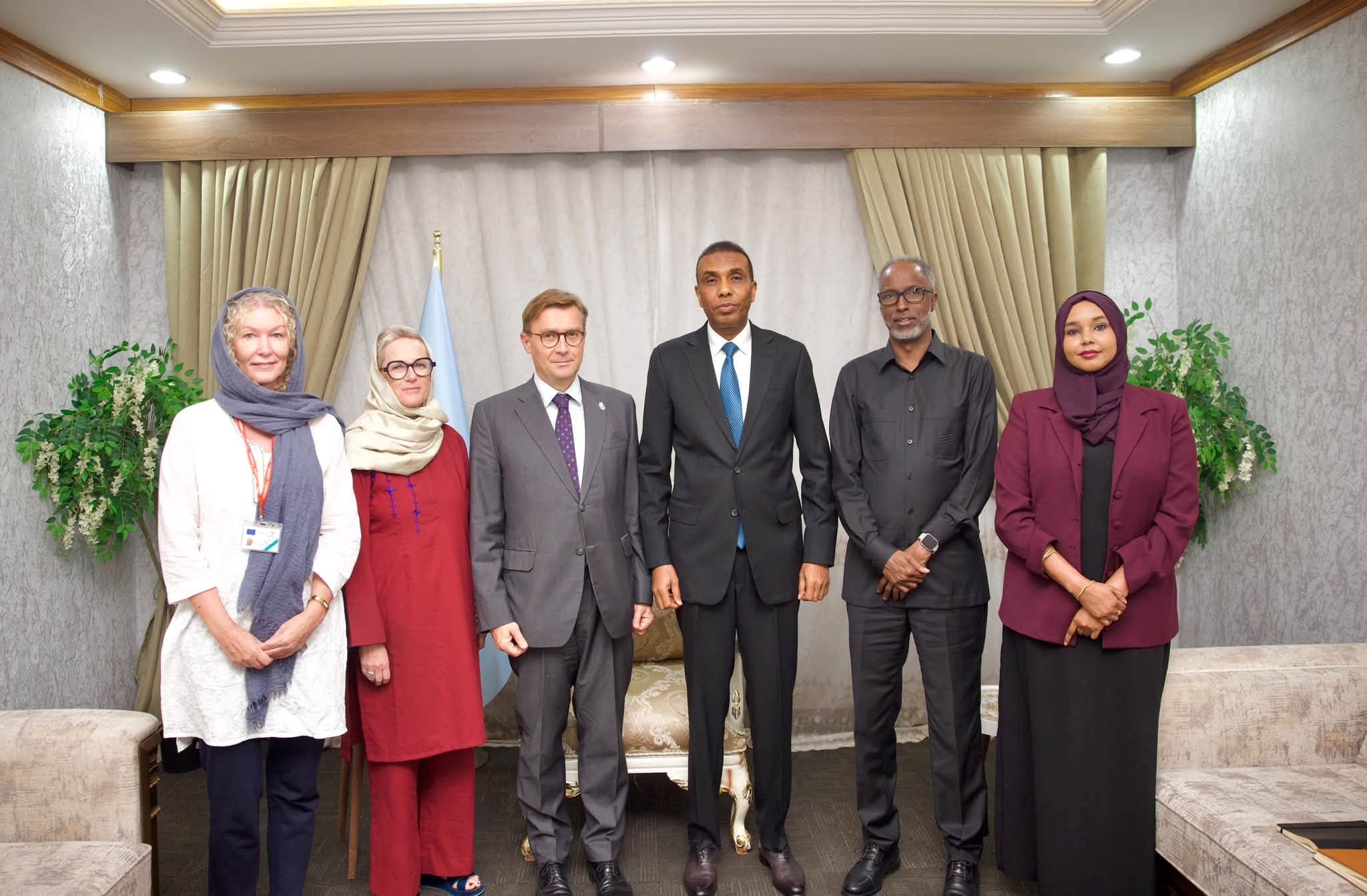 Maxay kawada hadleen Ra’iisul Wasaare Xamse iyo  Safiirka Cusub ee Midowga Yurub?