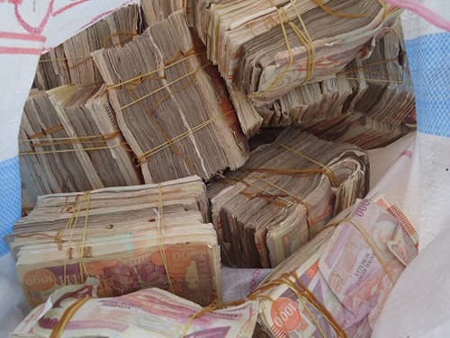 Qorshaha lacagta Soomaaliya oo wajahaya su’aalo la xiriira sarifka la soo jeediyay ee 100 shilin halkii dollar