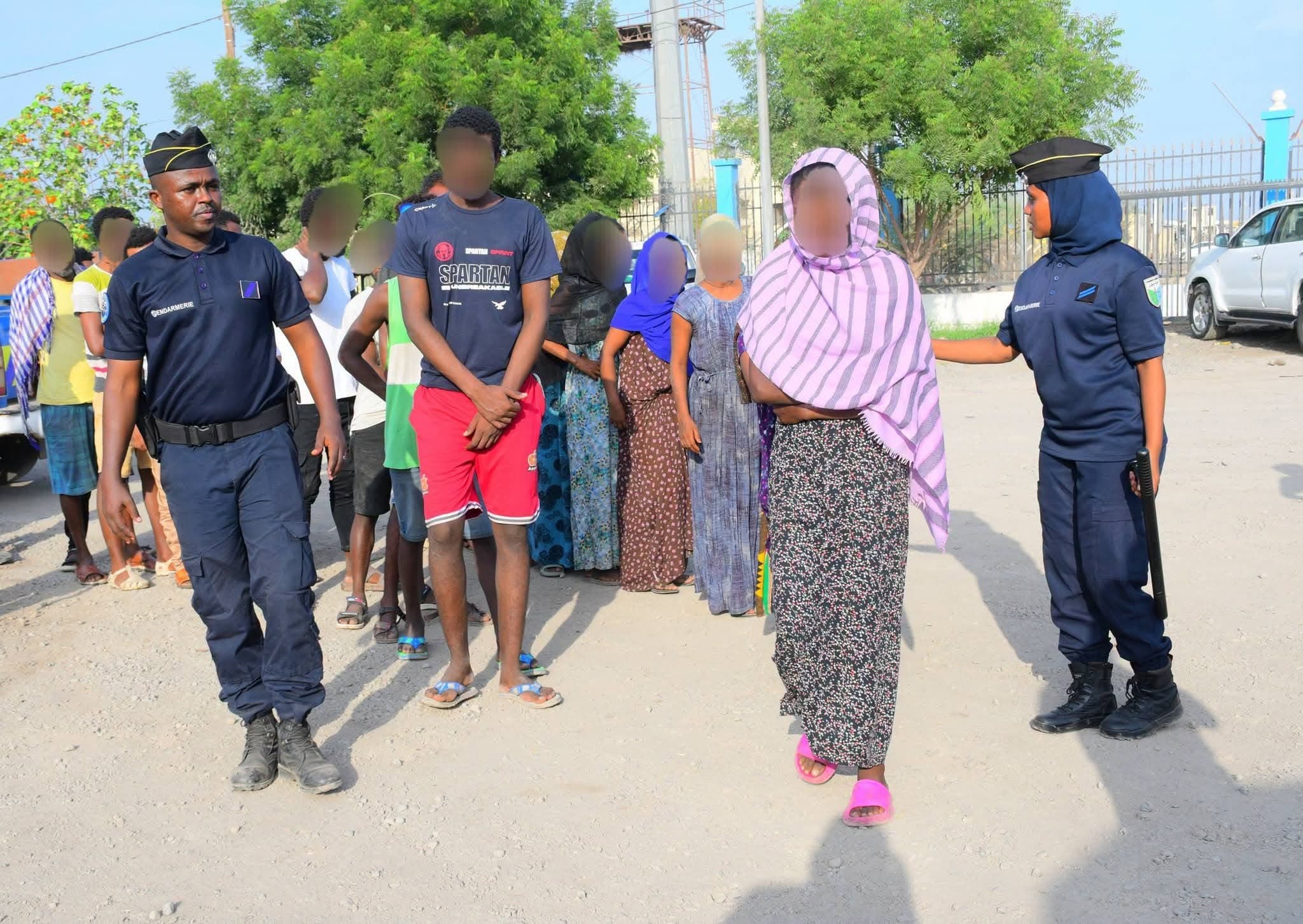 Jabuuti oo 180 qof ku xirtay hawlgal ka dhan ah dambiyada