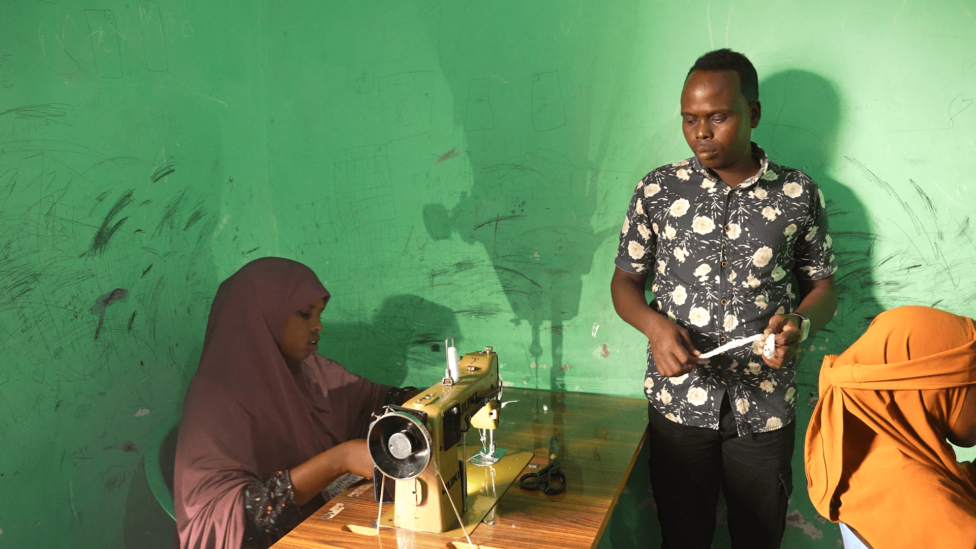 Cali Maxamed oo koox gabdho ah baraya harqaan