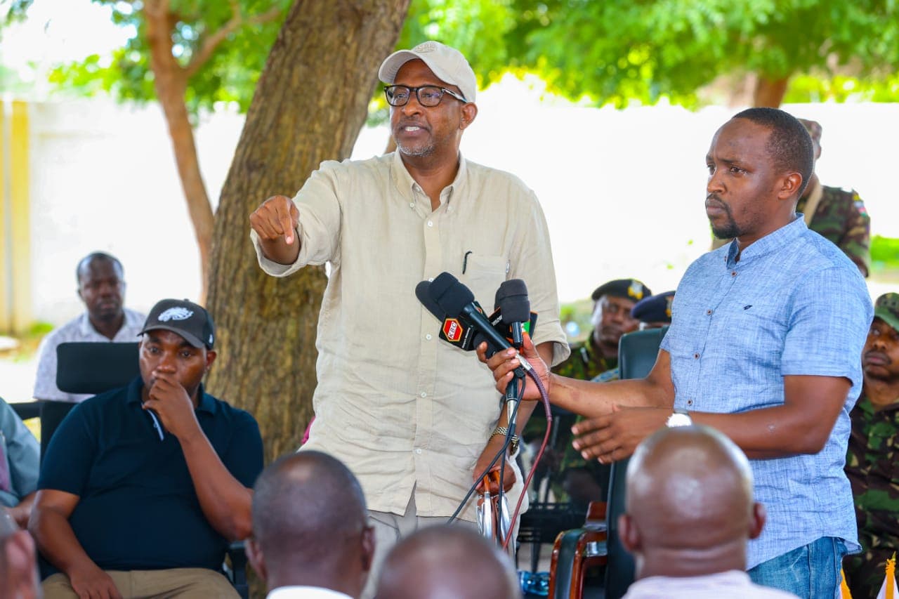 Wasiirka Difaaca Kenya oo u digay dadka xiriirka la leh Al-shabaab