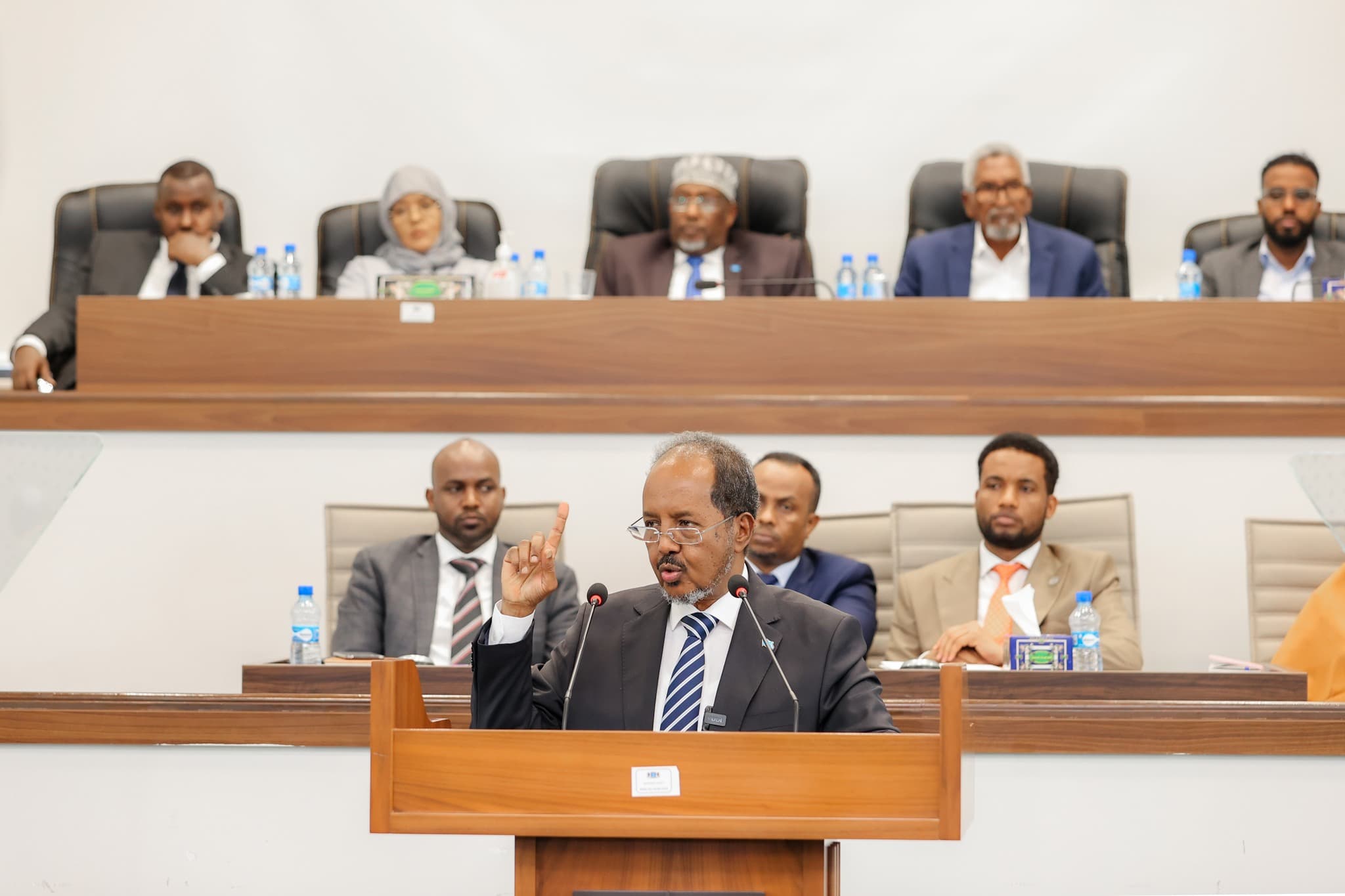 Codsiga m/w Xasan ee dib u dhigga fasaxa Baarlamaanka