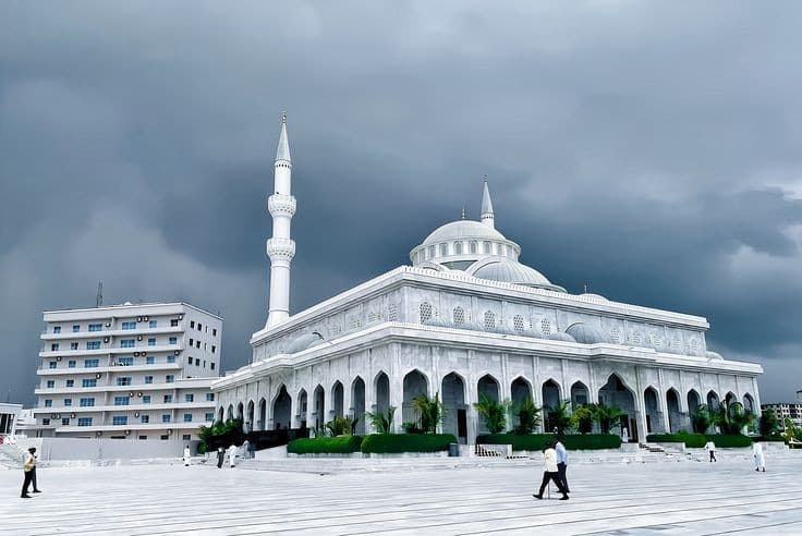 Hirshabeelle oo mideyneysa waqtiga Aadaanka iyo Khudbadda Jimcaha