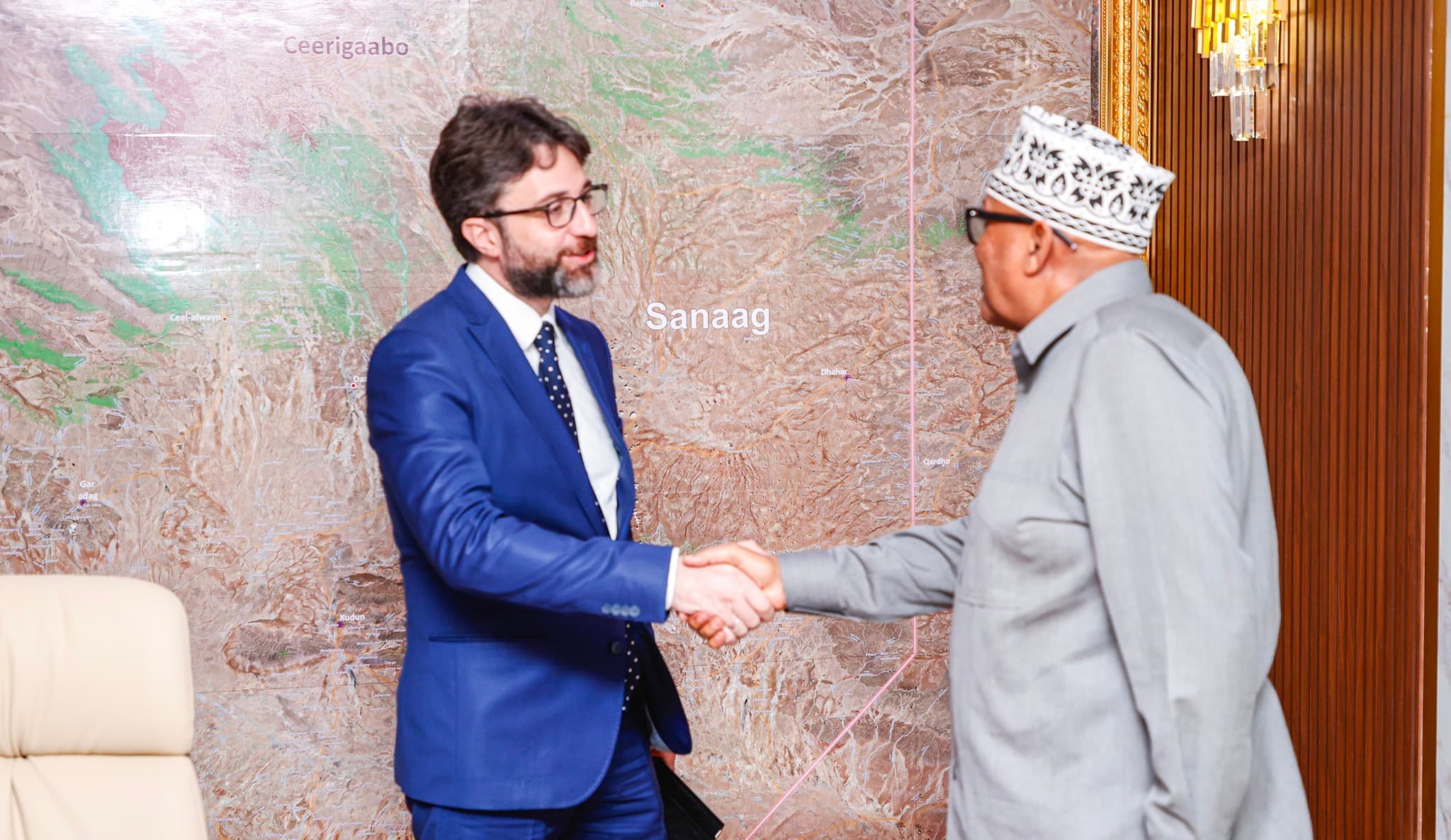 Isbeddel siyaasadeed mise iskaashi horumarineed?