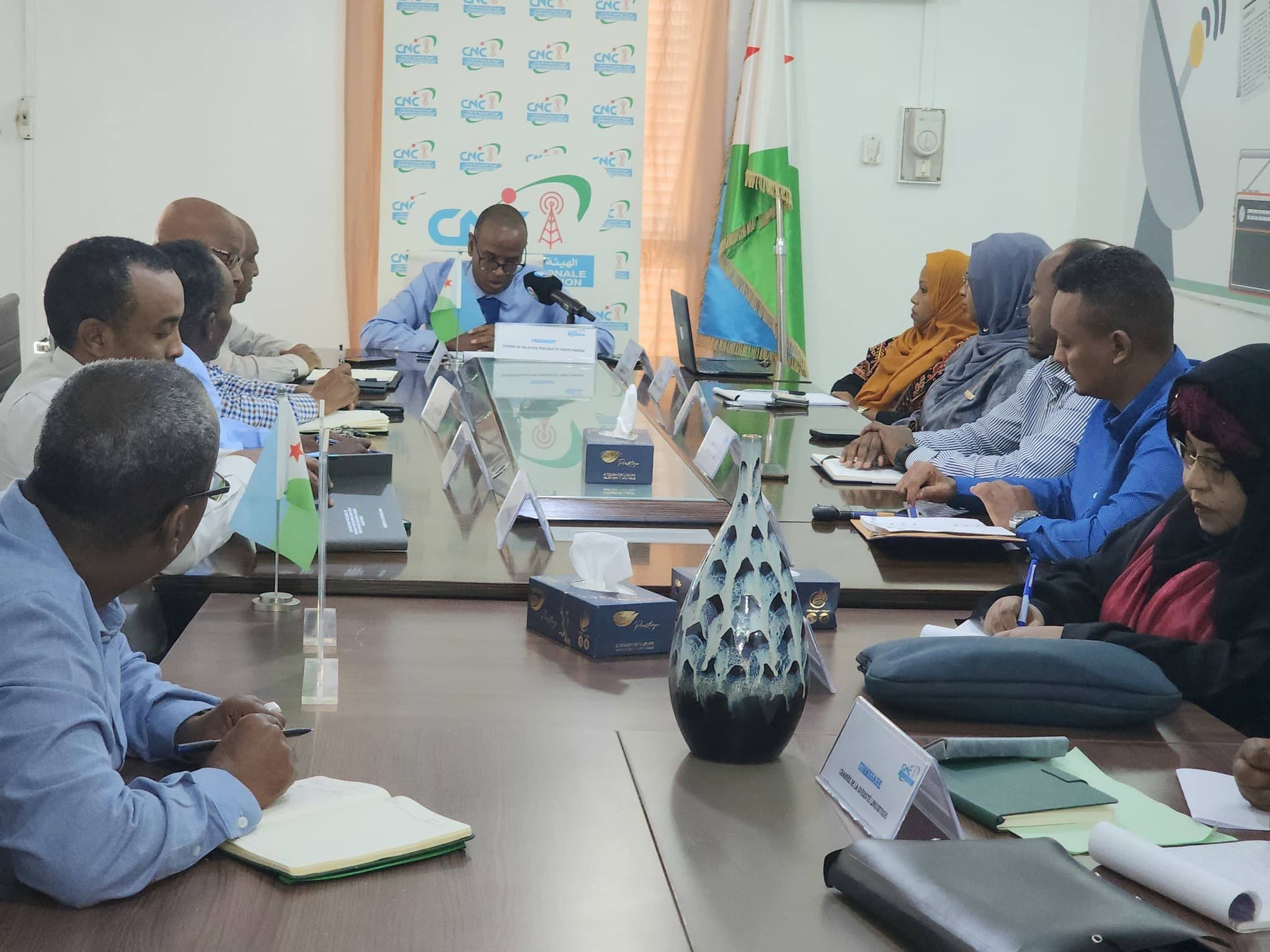 Jabuuti oo dejineysa hannaanka warbaahinta ee tebinta doorashada