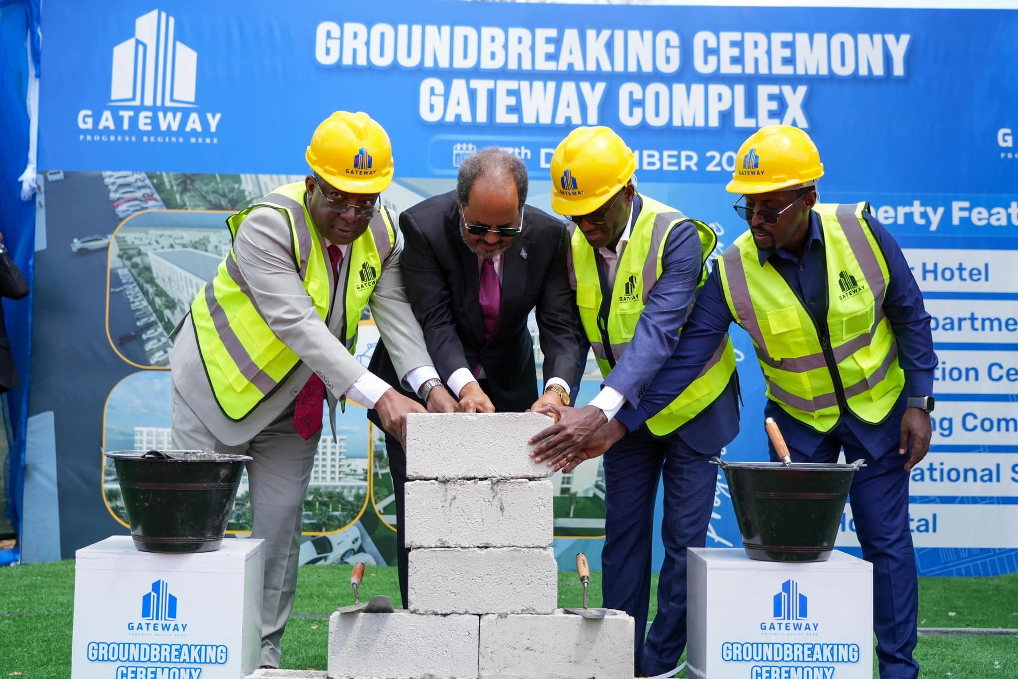 Madaxweynaha Soomaaliya Oo Dhagax Dhigay Mashruuca Taariikhiga ah ee Gateway Complex ee Muqdisho