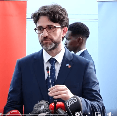  Safiir Alper Aktaş oo soo gabagabeeyay muddo xileedki Safiirka Türkiye ee Soomaaliya