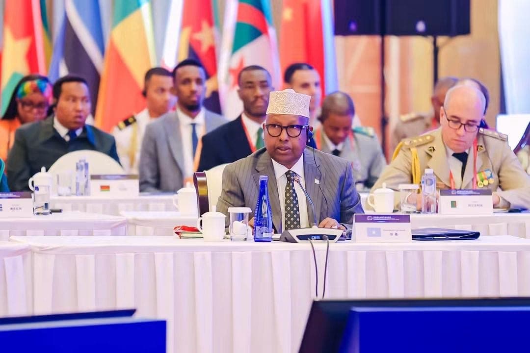 Soomaaliya oo Shiinaha kala hadashay xoojinta iskaashiga Difaaca iyo Amniga