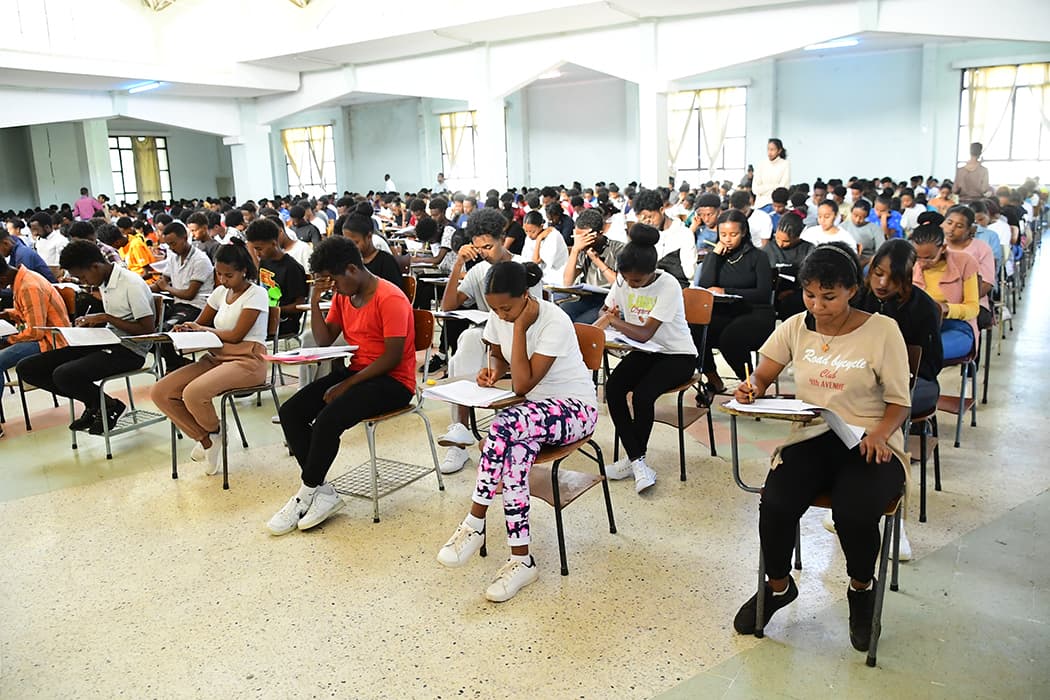 30,779 arday oo u fadhiisatay imtixaanka shahaadiga ee Eritrea