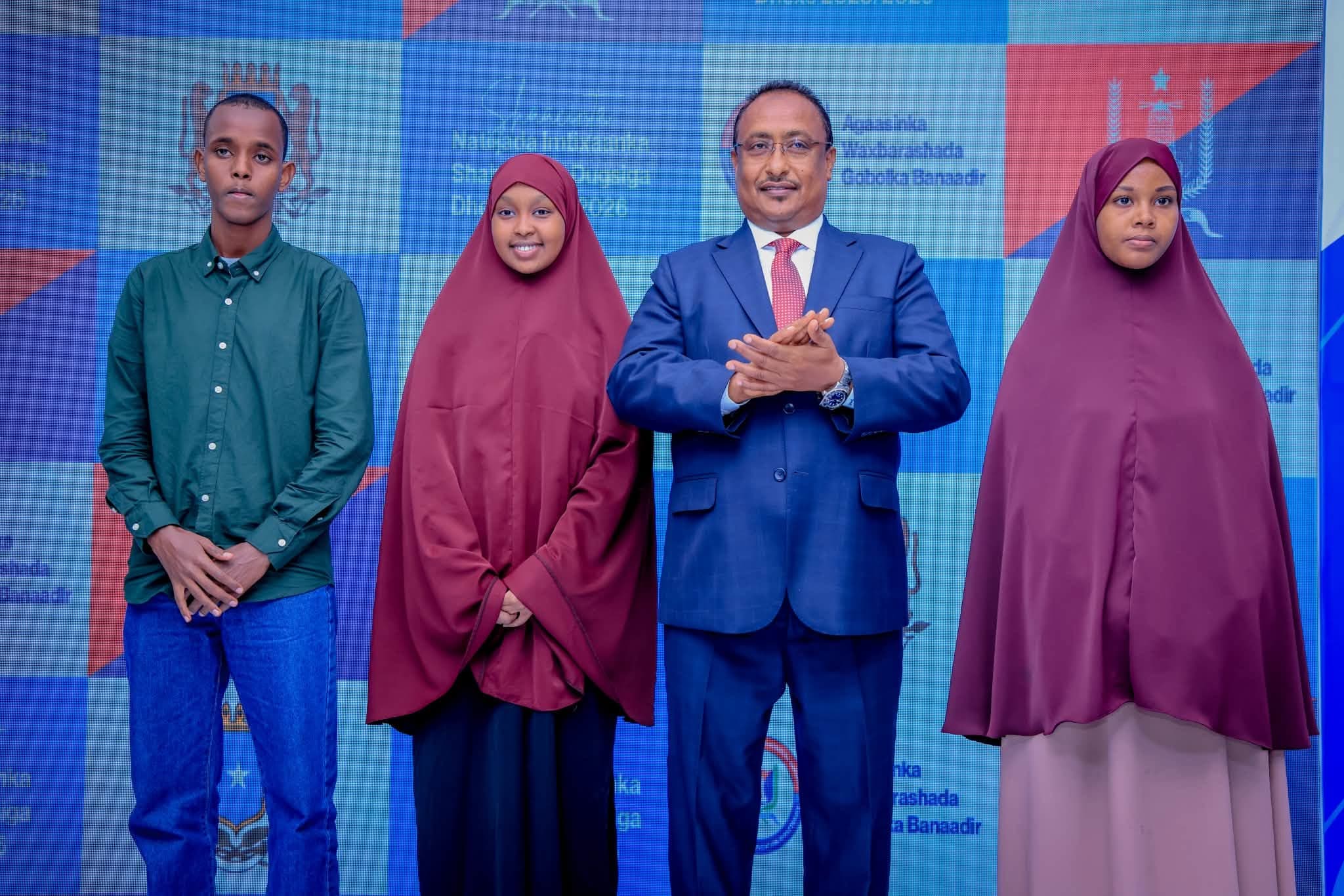 Gabdhaha oo galay kaalmaha 1-aad iyo 2-aad ee Imtixaanka Fasalka 8-aad ee Banaadir