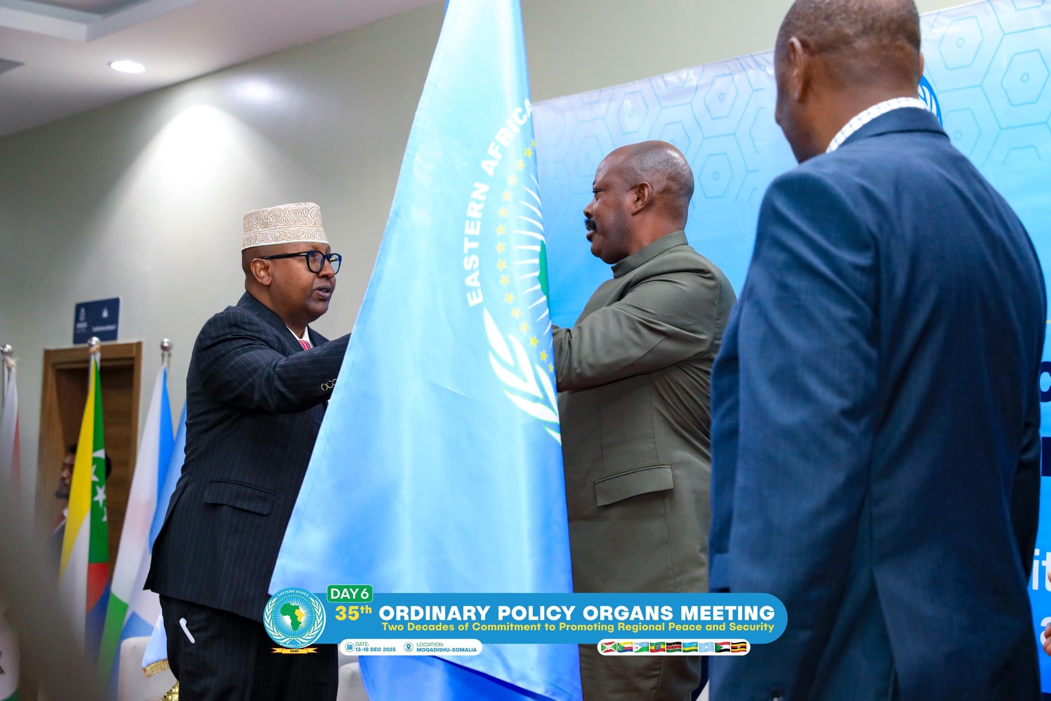 Wasiir Fiqi oo Taliyaha lugta Uganda ku wareejinaya hoggaanka EASF