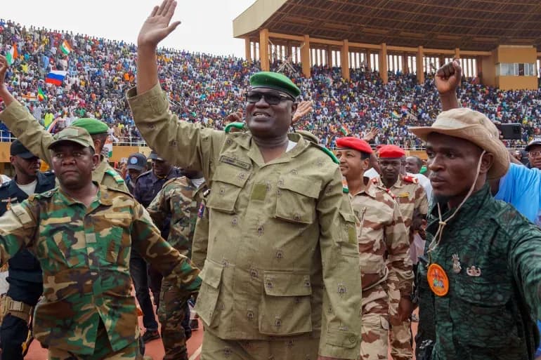 Militeriga Niger oo maxkamad soo taagaya Madaxweyne Bazoum