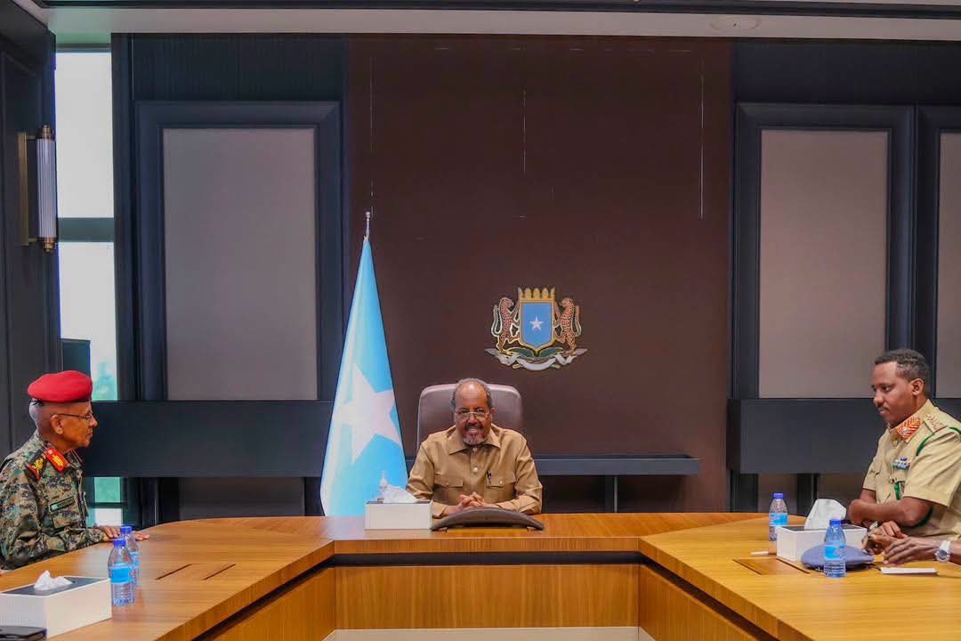 Maxay kawada hadleen madaxweynaha Soomaaliya iyo taliyaha ciidanka Jabuuti? 