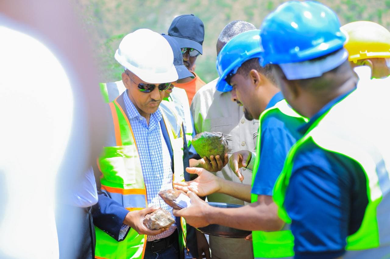 Madaxweyne Mustafe oo kormeeray iskaashatada dahabka ee Biin.