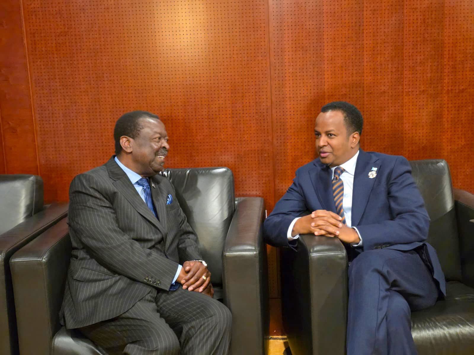 Soomaaliya iyo Kenya oo ka wada hadlay arrimaha socdaalka