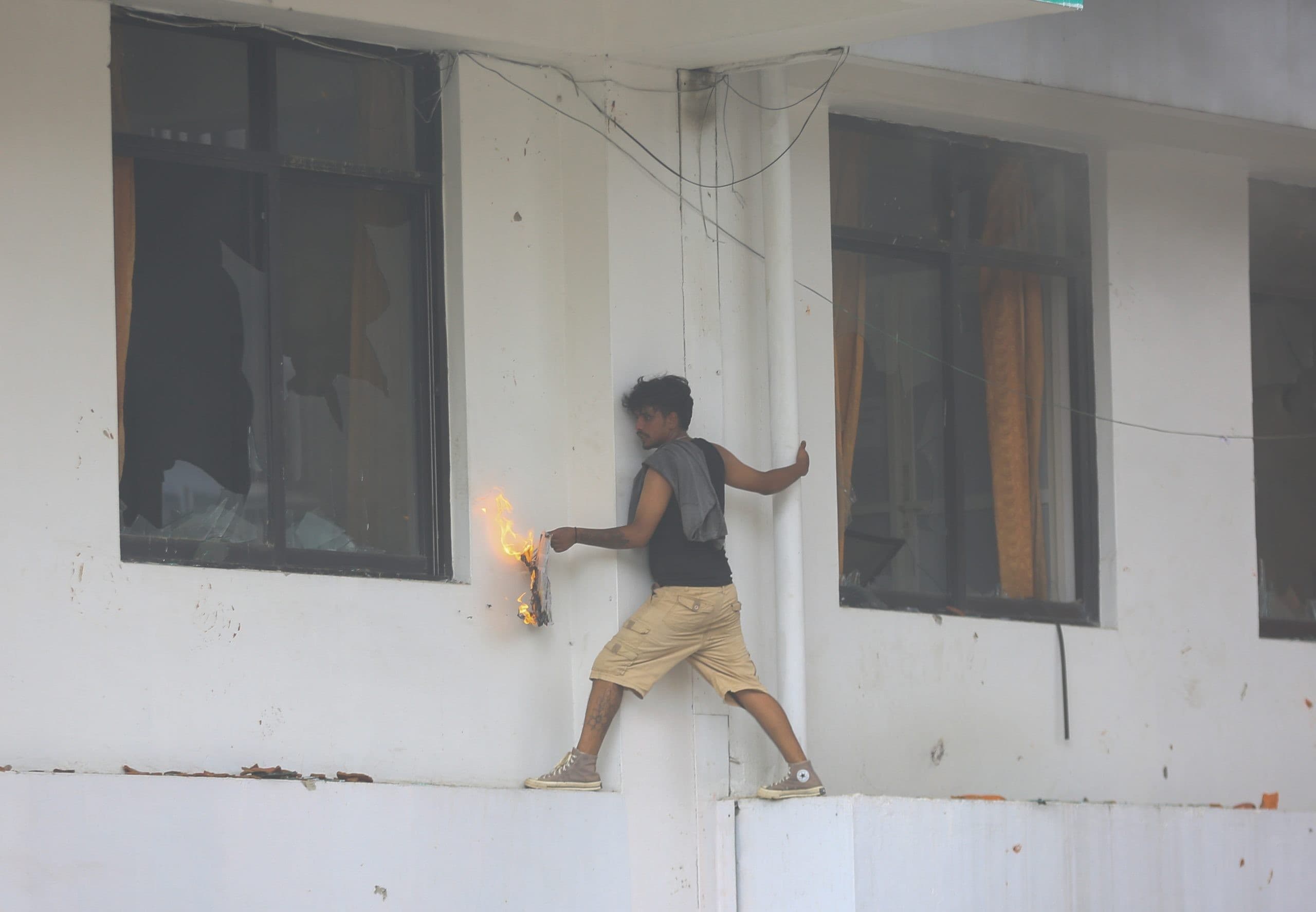 Ciidamada Nepal oo Rasaas ku Furay Maxaabiis Isku Dayay Baxsasho