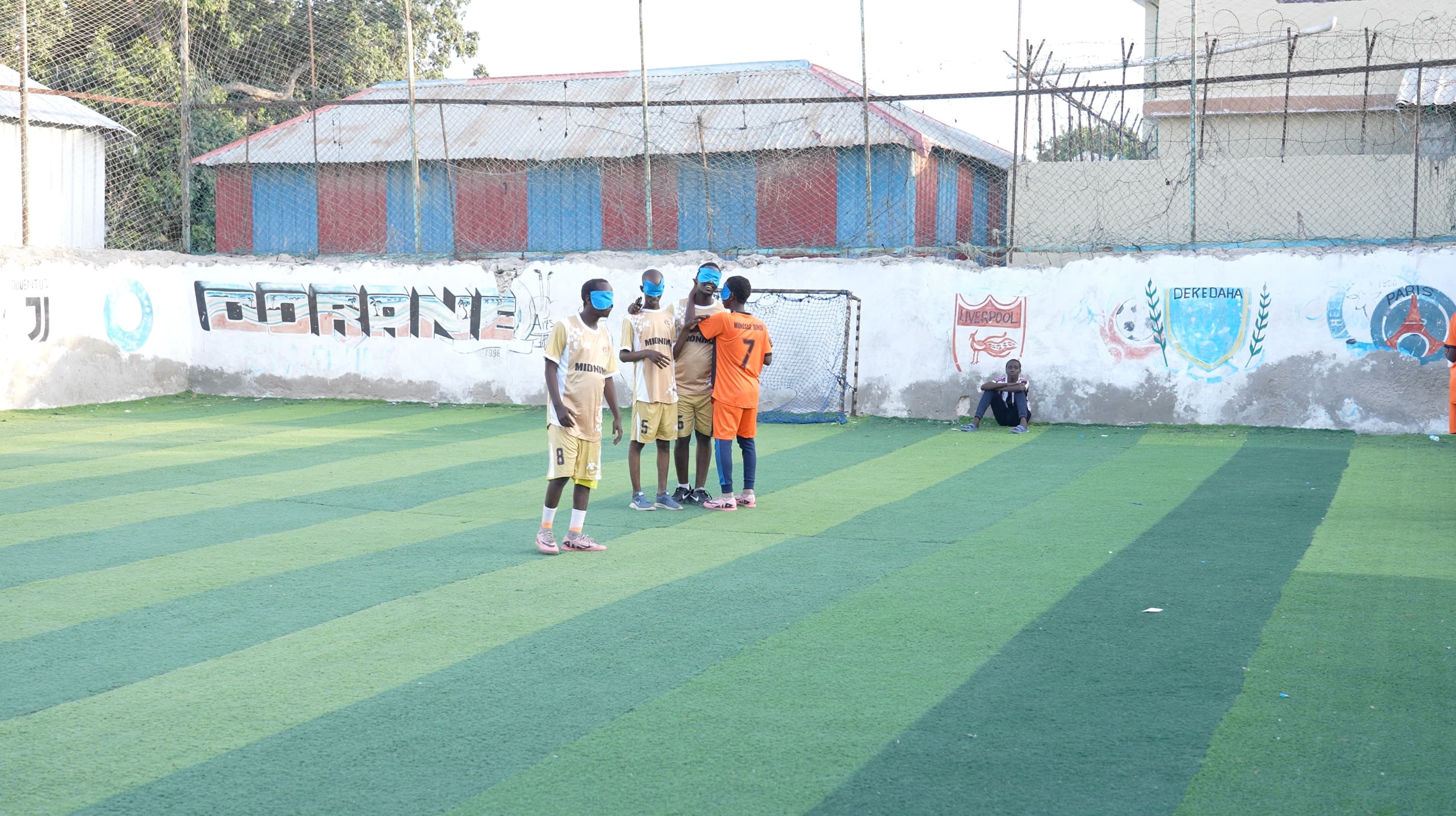 Ciyaartoyda labada koox oo ku jira garoonka 